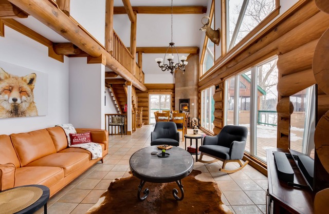 Magnificent log cabin with breathtaking views and water access