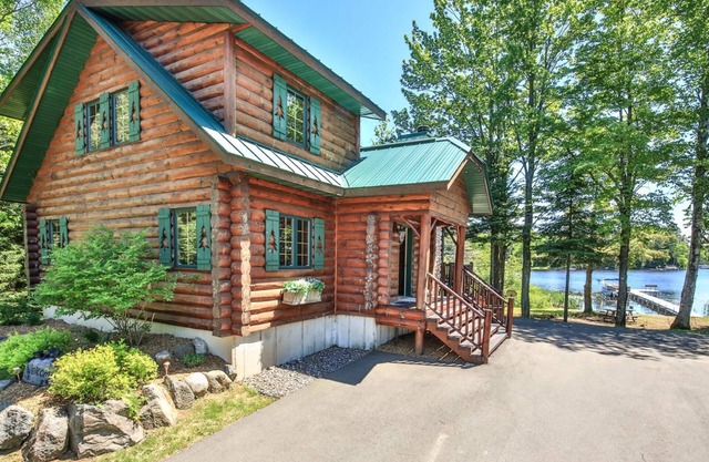 Log Lodge-Hiller Casas de vacaciones