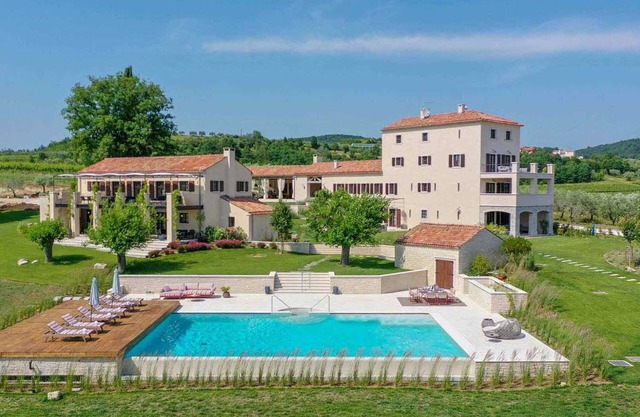 Magnificent luxurious mansion and estate in Buje