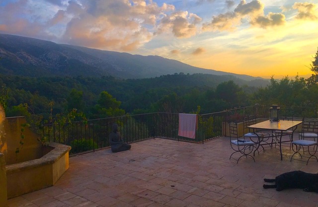 Magnificent Mas noble with top-of-the-range amenities on huge property.
