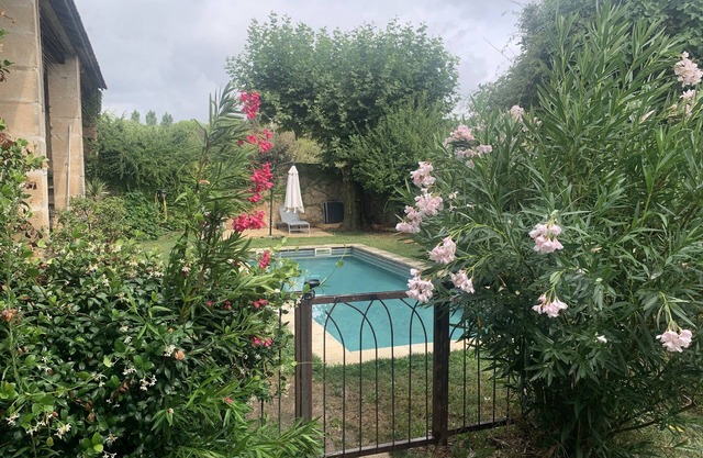 Hermoso edificio anexo en Mas Provenzal con piscina, cerca de Pont Royal Golf