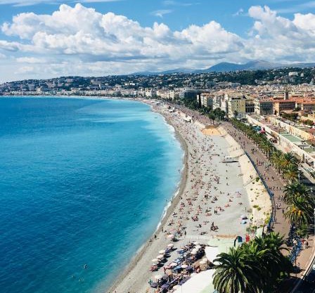 Magnificent renovated apartment, 2 rooms of 45 m2, close tothe sea, top floor, terrace
