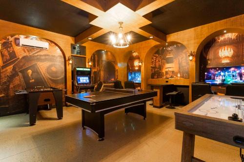 Magnificent themed house with game room (SA8924)