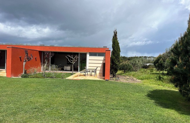 Magnifica vivienda adosada, con , piscina dentro de un resort con campo de golf.