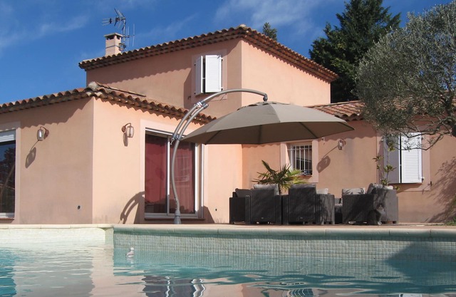Magnífico chalet con piscina en el borde de estudio independiente Verdon .con.