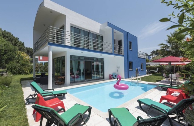 Magnífica villa, piscina, jardín en complejo privado 4 *. Playas ... 25 Mn Lisboa