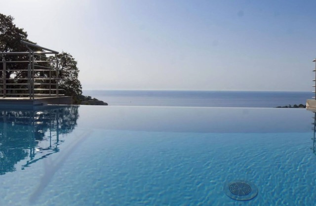 MAGNIFICENT VILLA 350 M2-MOUNTAIN SEA VIEW 10 to 20 pers Prox. Ste Lucie P-Vecchio