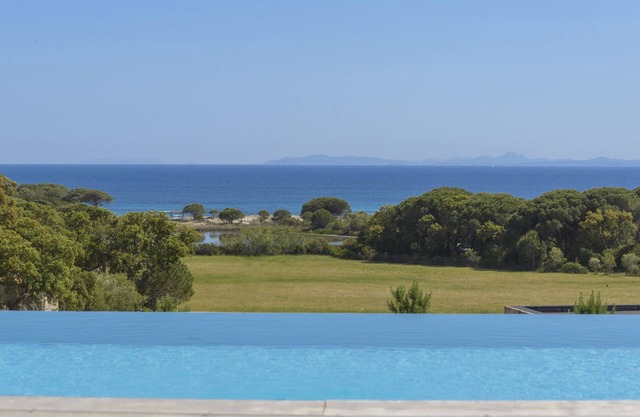 Magnífica villa con impresionantes vistas de la playa de Palombaggia Acceso privado al mar