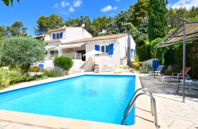 Hermosa villa en bonito pueblo cerca de Montpellier, piscina.