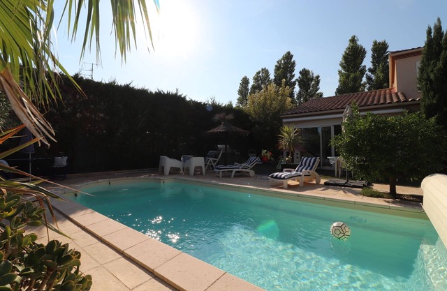Magnificent villa with air-conditioned pool 10 minutes from beaches and 30 minutes from Spain.