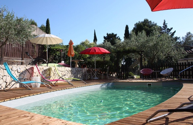 Magnífica villa con piscina climatizada, impresionantes vistas entre olivos.