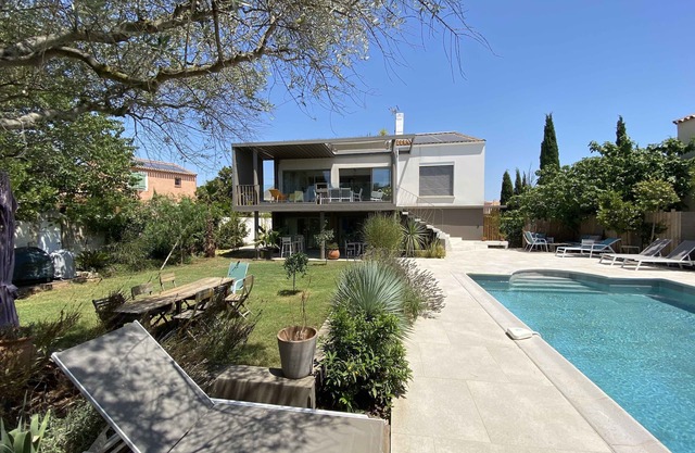 Magnificent villa with swimming pool
