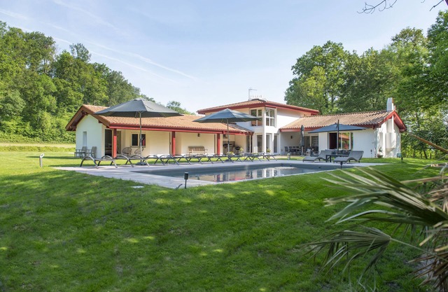 Magnifica villa de 4* en el campo.