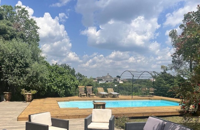 Magnifique Propriété Avec Piscine et vue Panoramique sur le Village