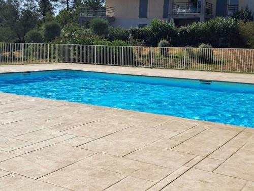 Magnifique T3 neuf, jardin, piscine, 5' de la mer