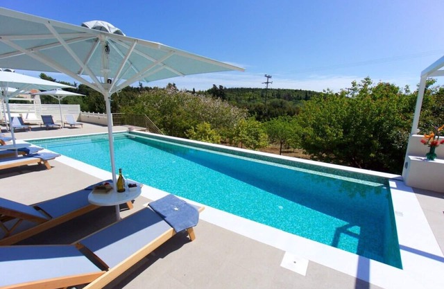 Magnolia Apartments Near Fiscardo large pool and Gym