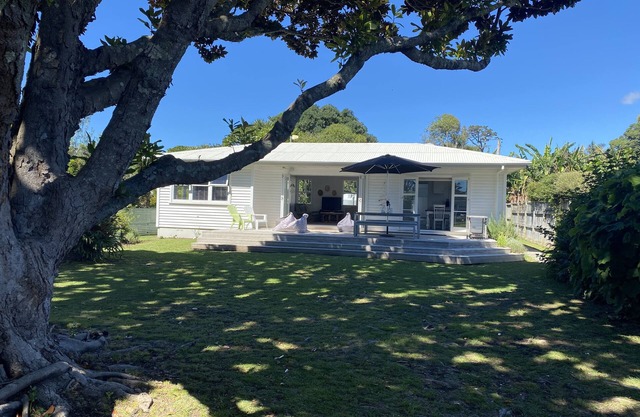 Magnolia Cottage - Kuaotunu Holiday Home