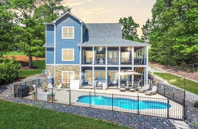 Magnolia Cove, New Lakefront Luxury w/ Covered Decks + Heated Salt Water Pool, Fire Pit & Dock!