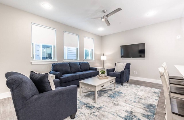 Magnolia District Modernism- Sleek 2-Bed Escape