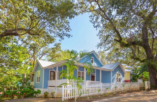 Magnolia House en zona tranquila de Lawson Rock a 3 minutos de la playa aún más cerca de la piscina