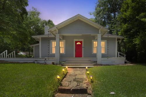 Magnolia House Walk to Festival Park home