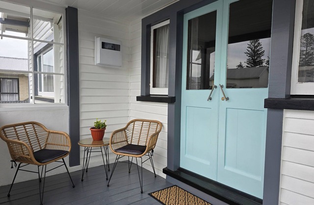 Magpie Cottage. Newly Renovated , 2 Bed, 2 bathroom close to Napier CBD