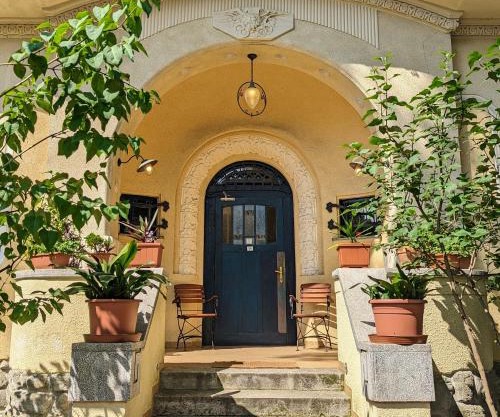 Magyaros-szecessziós Villa