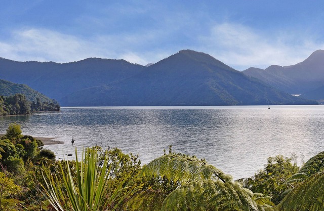 Mahakipawa Hideaway - Marlborough Sounds Holiday Home