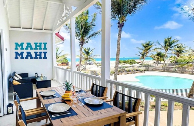 Mahi Mahi direct access to Orient Bay beach