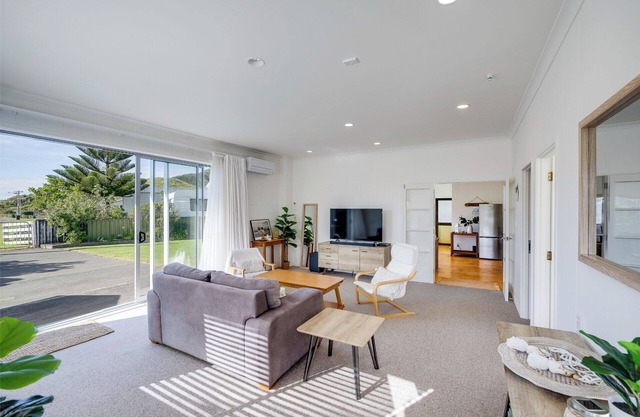 Mahia Bliss - Surf & Serenity Holiday Home