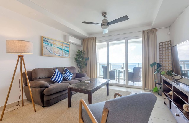 Precioso condominio frente al mar de 2 dormitorios en Maho!