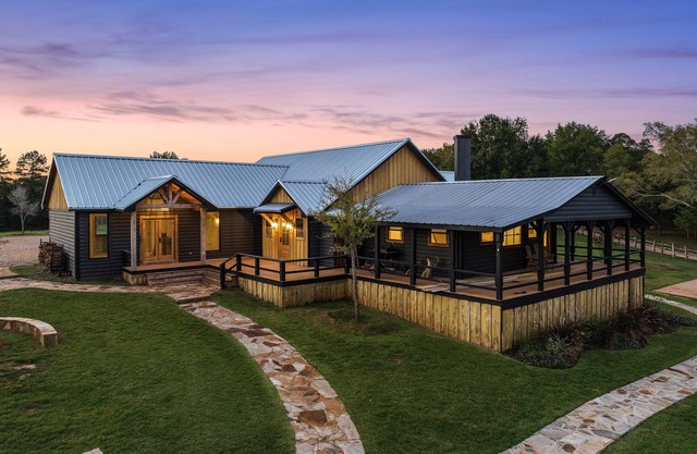 Main Cabin - The Hendo