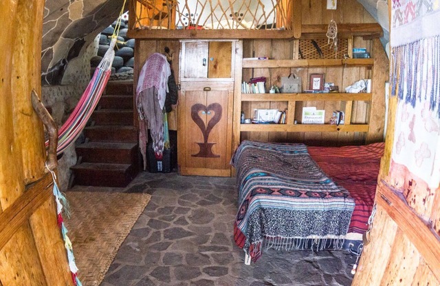 Apartamento Earthship Cabin Cave con vista al lago EPIC