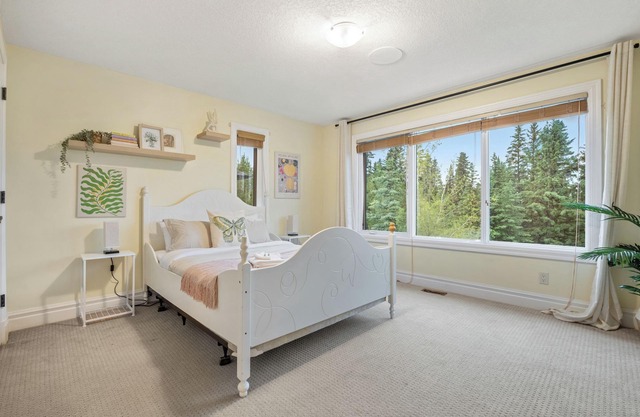 Main Floor at Serenity Eagle Stays with Parkside Bliss