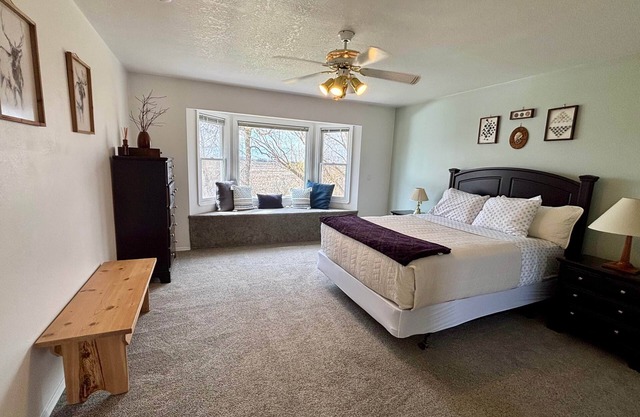 Main House - 4 Bedroom Retreat