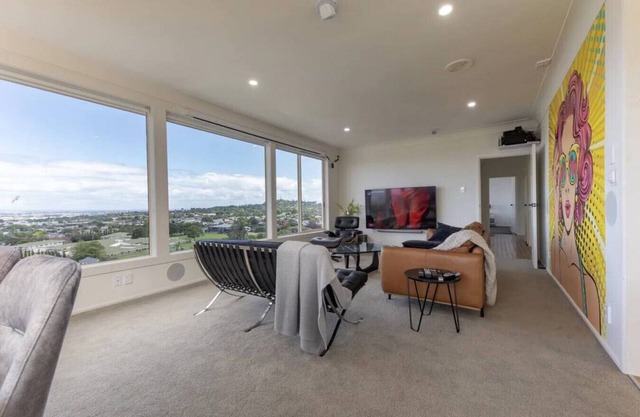Main House · Central Auckland Mountainside Hideaway