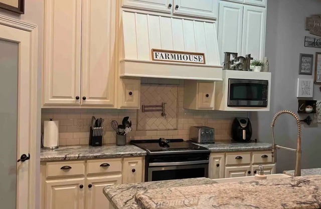 Main House Listing 3BD/2BA
