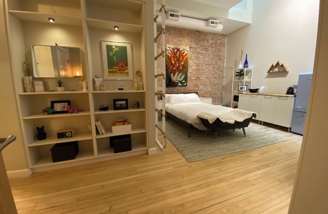 Main & Liberty Downtown Studio Loft , 1BD, WiFi, AC