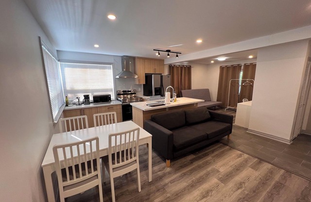 Main Lilac private-unit 10-min to Airport