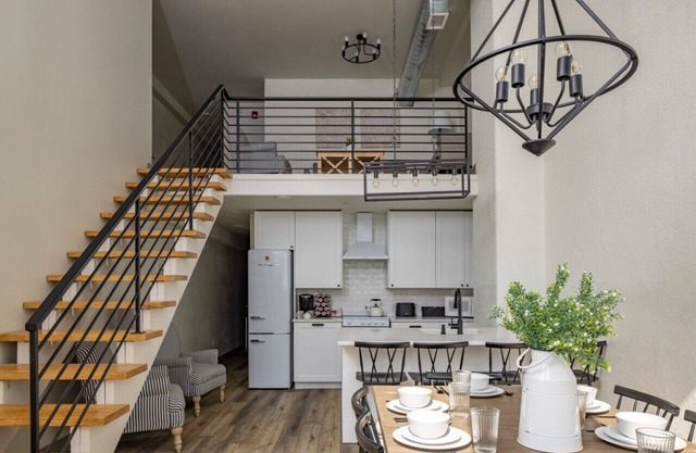 Main Street Farmhouse. City Retreat by Hollyhock