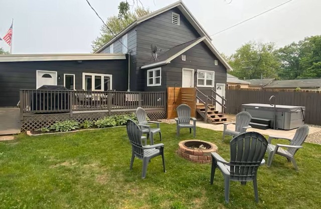 MAIN STREET LODGE - Charming lower duplex unit with hot tub in Crosby,MN