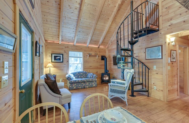 Loft Cabina w / Patio al aire libre cerca de Acadia Nat'l Park!