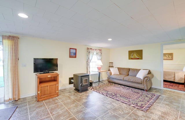 Maine Retreat w/ Ocean Views, Walk to Downtown!