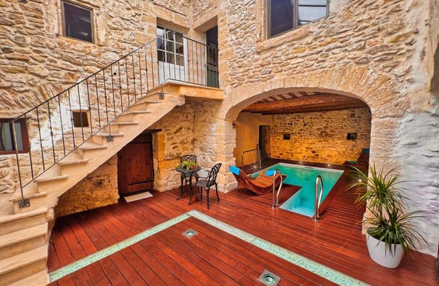 Maison provençale avec Piscine intérieure, spa et hammam à deux pas d'Uzès