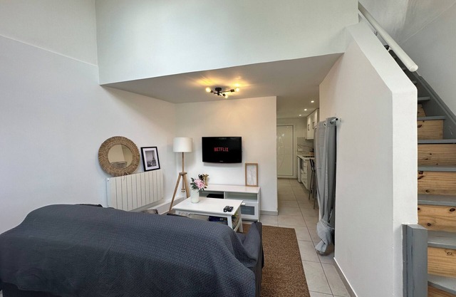 Maison Privée , Netflix ,orly-paris Jaccuzzi et Barbecue