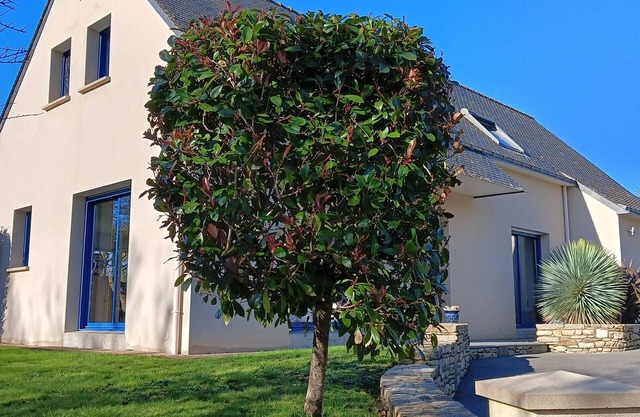 Maison à Proximité de la mer Avec Jardin Clôturé et Piscine