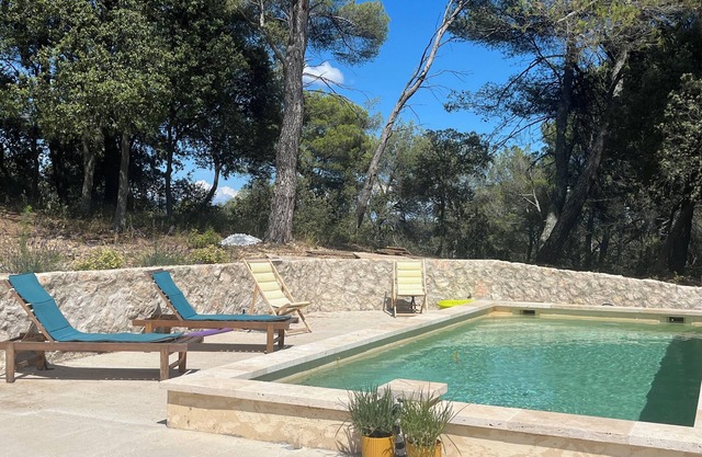 Maison au Calme au Pied du Luberon Sud Avec Piscine Animaux Acceptés