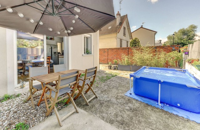 Maison aux portes de Paris avec terrasse