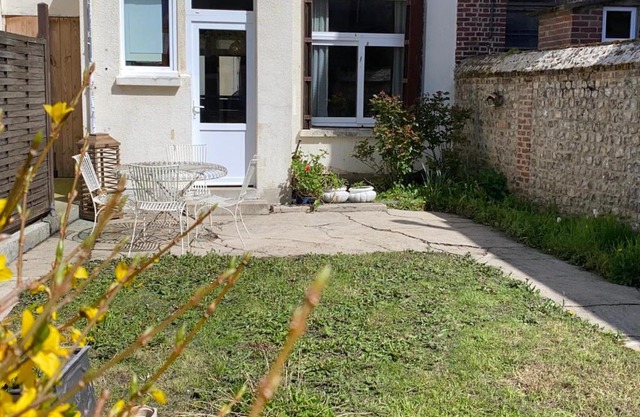 Maison avec jardin et parking, au centre d'Etretat