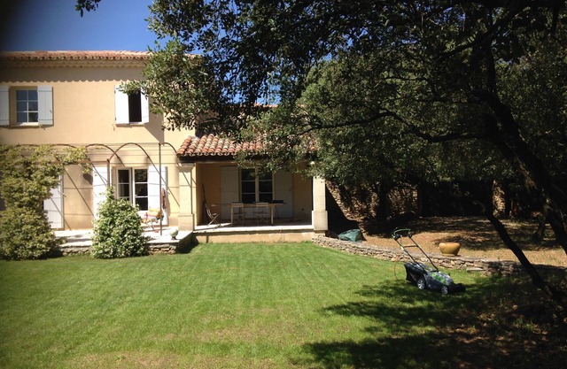 Maison Avec Piscine Dans un Village